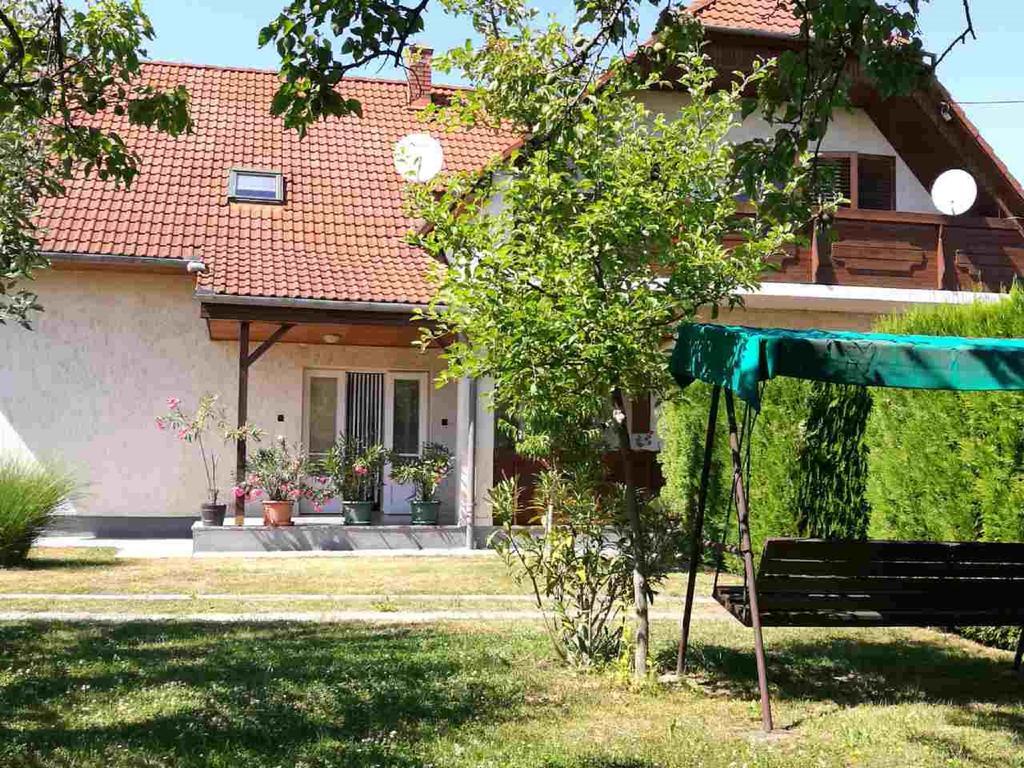 BalatonkeresztúrSara Vendeghazアパートメント エクステリア 写真