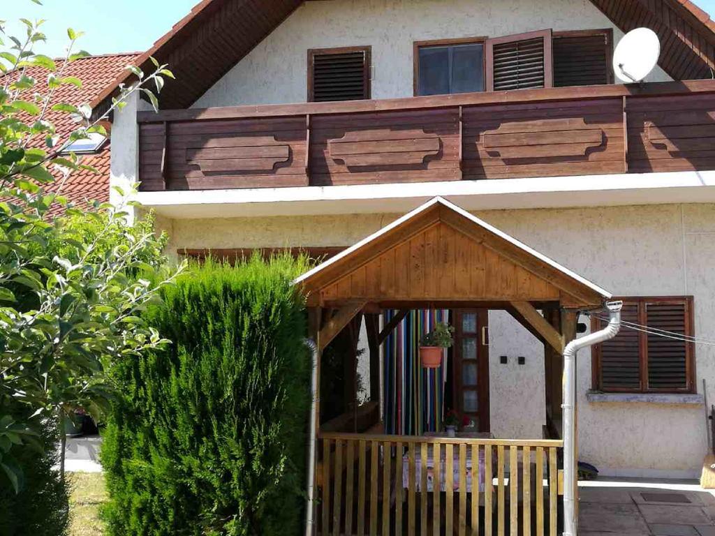 BalatonkeresztúrSara Vendeghazアパートメント エクステリア 写真